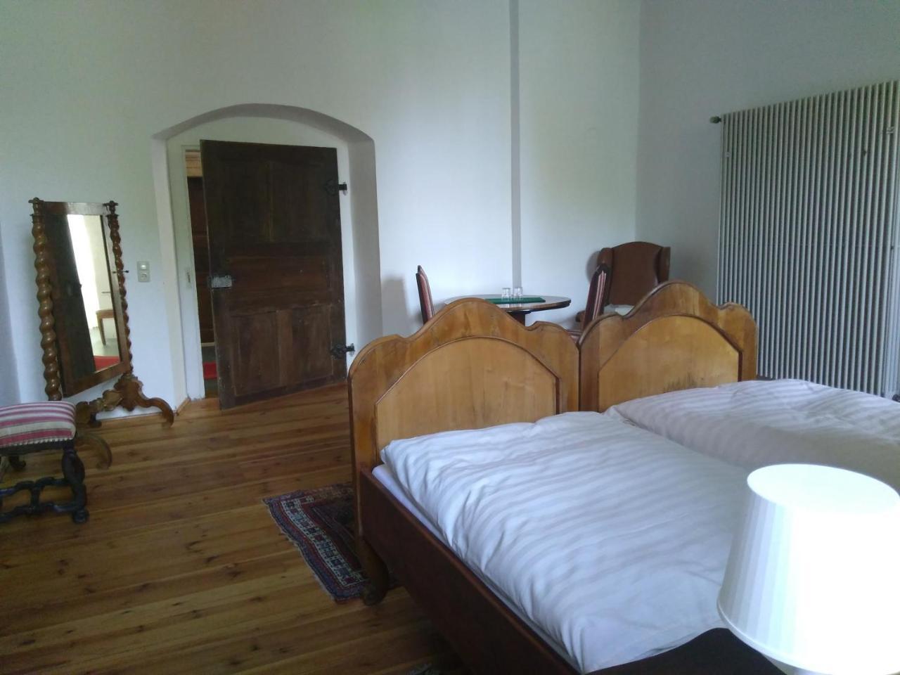 Ferienzimmer Im Schloss Burgpreppach Bagian luar foto